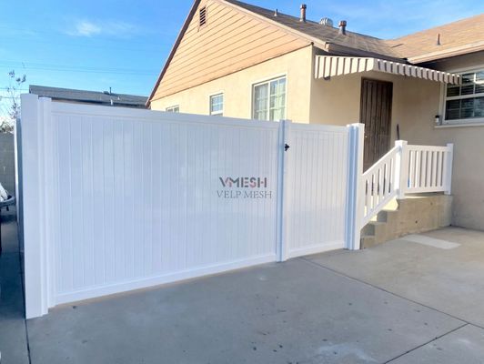 पीवीसी गोपनीयता बाड़ पैनल 6x8ft सफेद रखरखाव-मुक्त