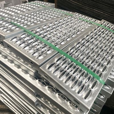औद्योगिक पैदल मार्गों के लिए जस्ती स्टील डायमंड ग्रिप ग्रिटिंग