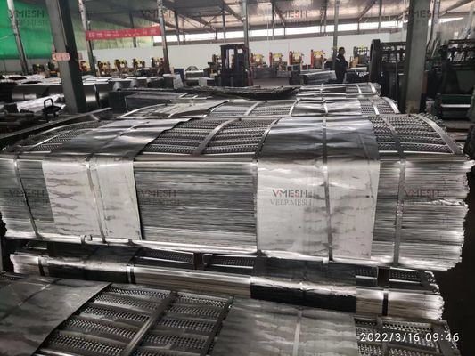 डिम्पल्ड G60 सेल्फ फुररिंग डायमंड गैल्वेनाइज्ड एक्सपेंडेड मेटल मेष लैथ