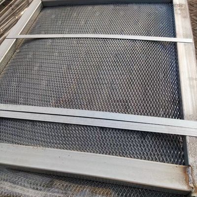 G90 G60 अमेरिकी मानक 1.75lbs स्व-फुरिंग डायमंड गैल्वेनाइज्ड विस्तारित धातु जाल लाठ