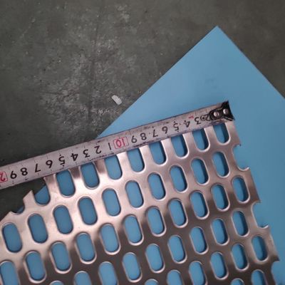 खांचा / षट्कोण छेद छिद्रित धातु जाल शीट एल्यूमीनियम या स्टेनलेस स्टील