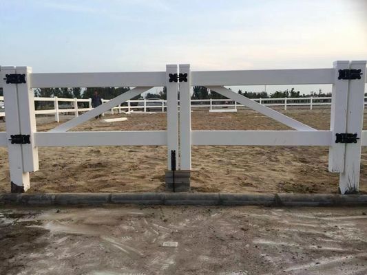 स्थिर सफेद काला रंग पीवीसी रेल बाड़ लगाना रैंच पैडॉक घोड़ा बाड़ लगाना