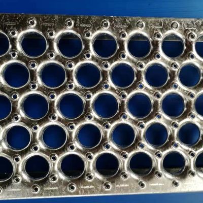 हीरा छेद पकड़ स्ट्राट सुरक्षा ग्रिटिंग एल्यूमीनियम प्लेट 300-600mm