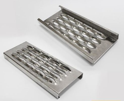 उच्च शक्ति और गुणवत्ता ग्रिटिंग सीढ़ी ट्रे / पैडवॉक सुरक्षा ग्रिटिंग