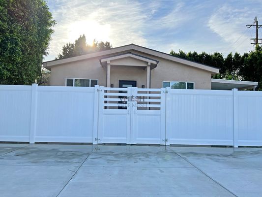 पीवीसी गोपनीयता बाड़ पैनल 6x8ft सफेद रखरखाव-मुक्त