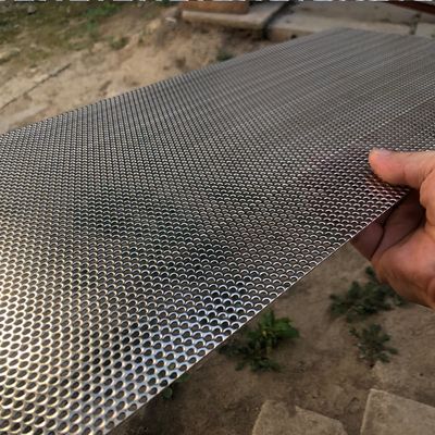 वास्तुकला के अग्रभागों के लिए PVDF लेपित एल्यूमीनियम छिद्रित पैनल