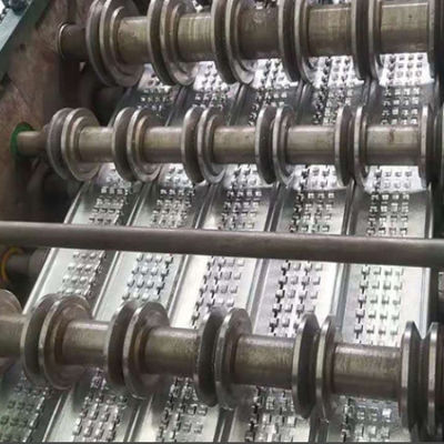 निर्माण के लिए जस्ती उच्च रिब्ड मेश फॉर्मवर्क 0.45 मीटर x 2 मीटर