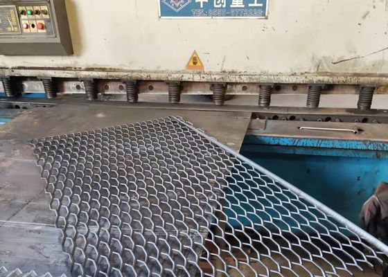 प्लेटफॉर्म के लिए 4.5 मिमी गैल्वेनाइज्ड स्टील विस्तारित धातु शीट