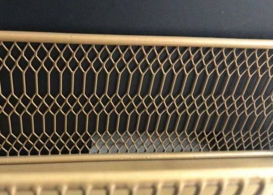 4 फीट * 8 फीट गर्म डुबकी जस्ती कार्बन स्टील विस्तारित धातु सजावटी गोथिक मेष