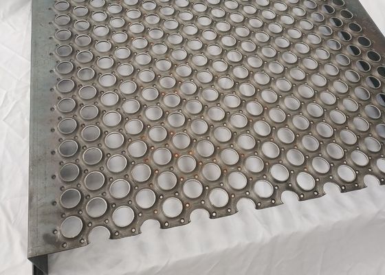 गर्म डुबकी गैल्वेनाइज्ड ग्रिप स्ट्रट सुरक्षा ग्रेटिंग वॉकवे चैनल 5" गहराई