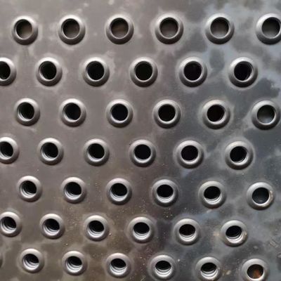 आउटडोर नॉन स्लिप सेफ्टी ग्रिप स्ट्रट ग्रेटिंग सीढ़ी ट्रेड