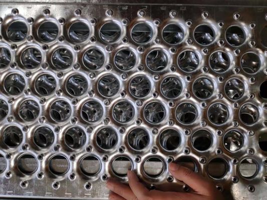 स्टेनलेस स्टील 3 मिमी गोल छेद छत चलने के लिए सुरक्षा ग्रिड
