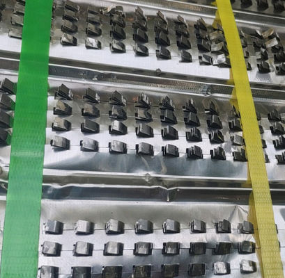 निर्माण के लिए जस्ती उच्च रिब्ड मेश फॉर्मवर्क 0.45 मीटर x 2 मीटर