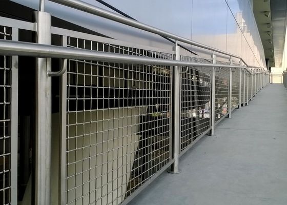30% -60% ओपन एरिया आर्किटेक्चरल मेटल मेश 0.5mm-4.0mm वायर मेश सीढ़ी रेलिंग